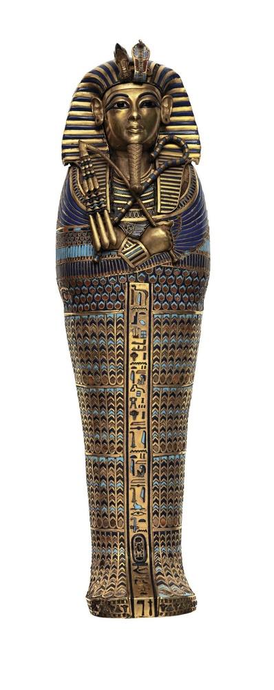 Sarcophage Ce cercueil miniature (39,5 cm) en or renfermait le foie de Toutankhamon, un organe placé sous la protection de la déesse Isis. Sur cette représentation, le roi porte le némès (coiffe rayée), surmonté des symboles de la Basse et de la Haute-Egypte (le cobra et le vautour).
