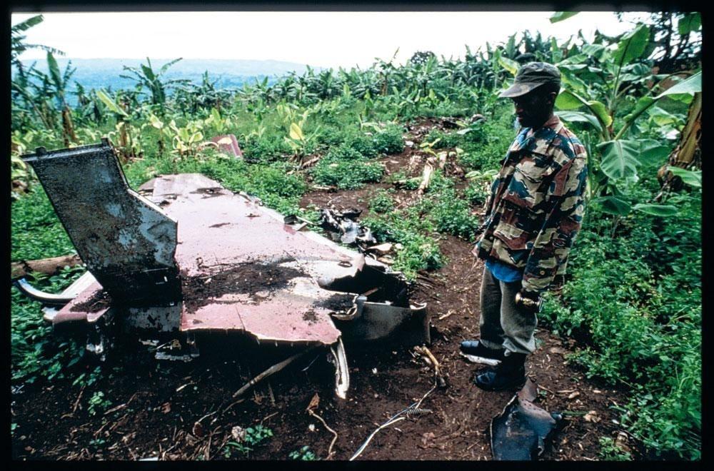 L'attentat contre l'avion d'Habyarimana : les auteurs n'ont jamais été identifiés.