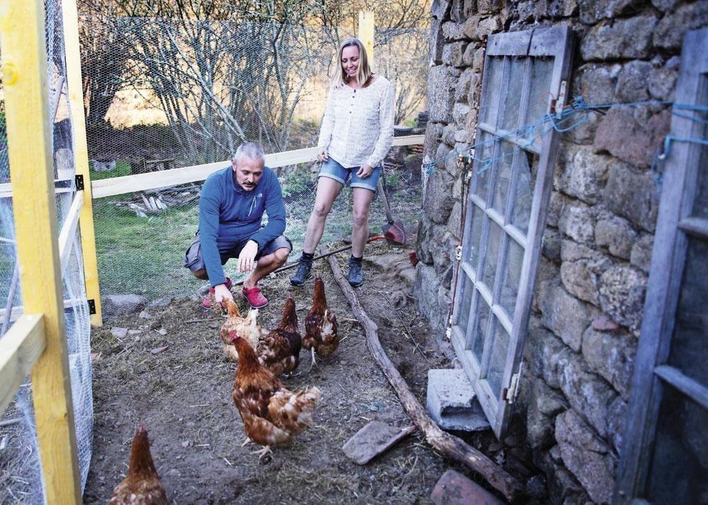 Effrayés à l'idée d'un Brexit dur, Penny et Rick ont acheté une maison dans le village de Soubrebost pour y ouvrir des chambres d'hôtes.