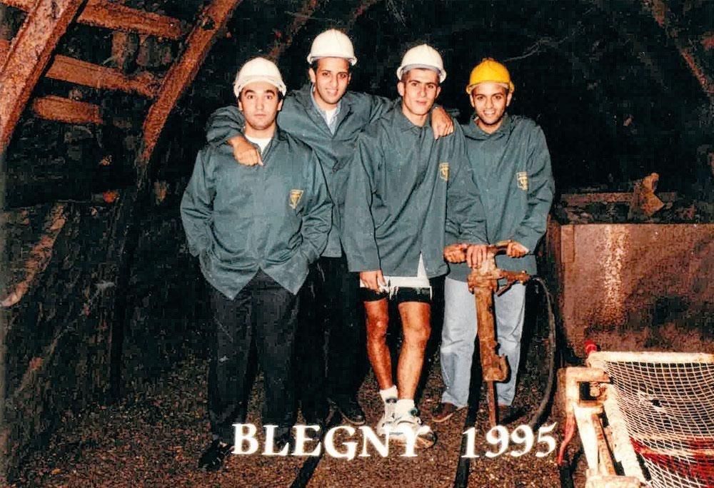 Première visite du charbonnage de Blégny pour Ahmed Laaouej, à l'extrême gauche. A son côté, Hassan Boussetta.