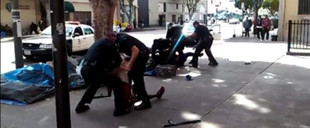 Six policiers abattent un sans-abri à Los Angeles, la scène filmée
