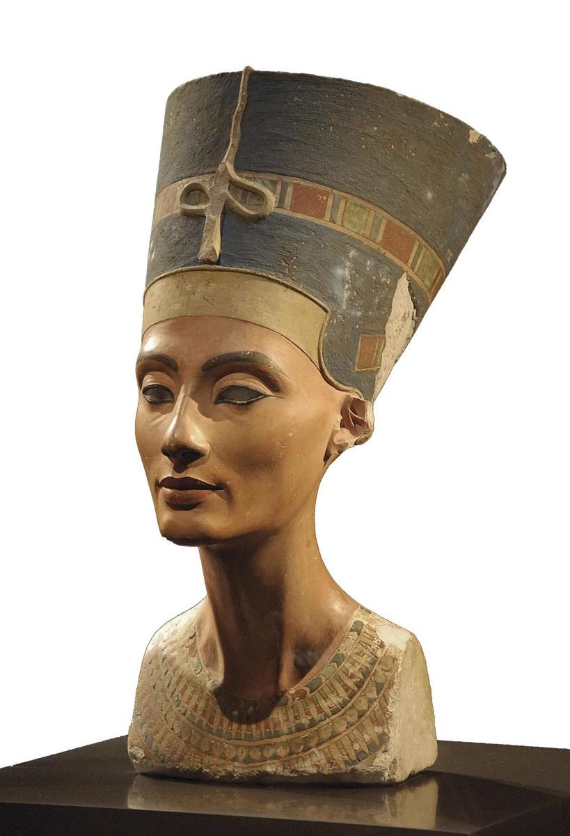 Haut fonctionnaire et artiste, Thoutmose a réalisé le célèbre buste de Néfertiti.