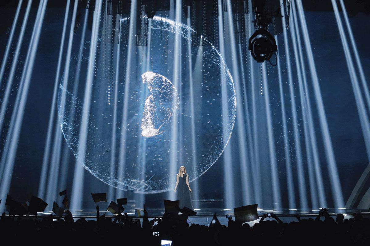Blanche au concours Eurovision en 2017, à Kiev. Elle terminera quatrième.