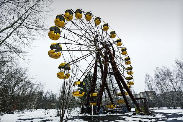 La grande roue du parc d'attraction laissé à l'abandon.