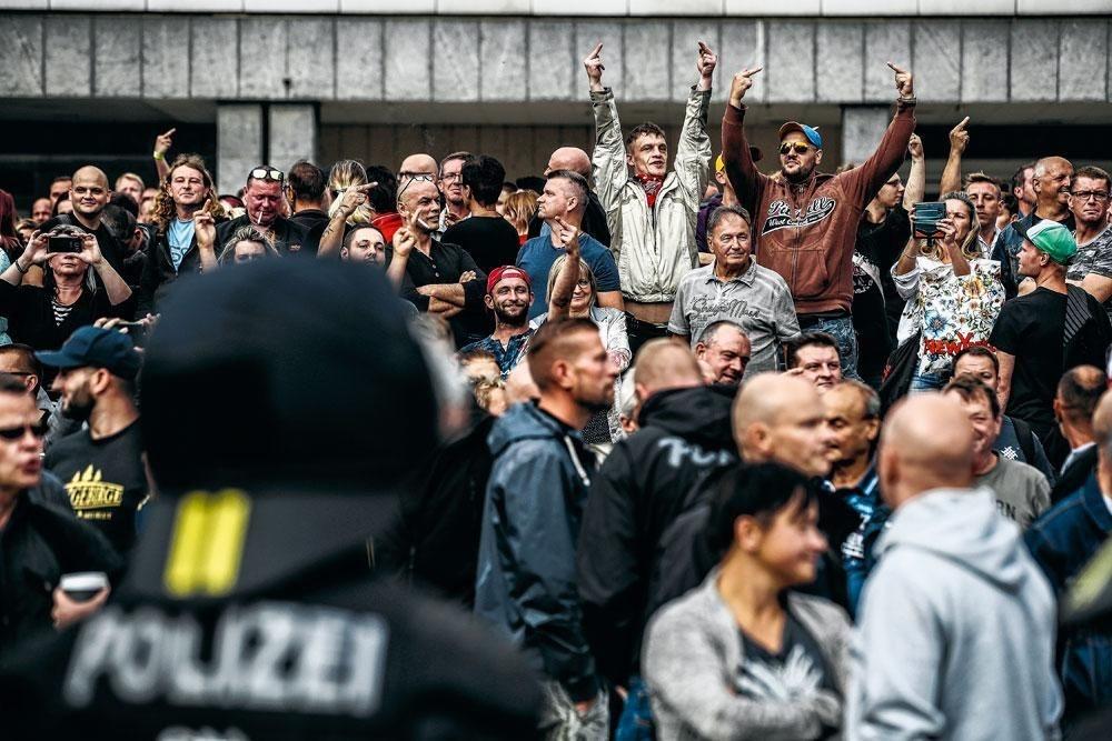 Les manifestations de Chemnitz, en Saxe, ont consacré une banalisation des néonazis.