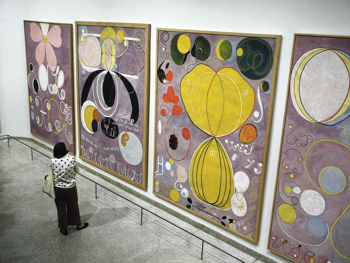 En 2019, le musée Guggenheim de New York  a réhabilité Hilma af Klint, disparue des radars après son décès malgré son apport indéniable à l'art abstrait.