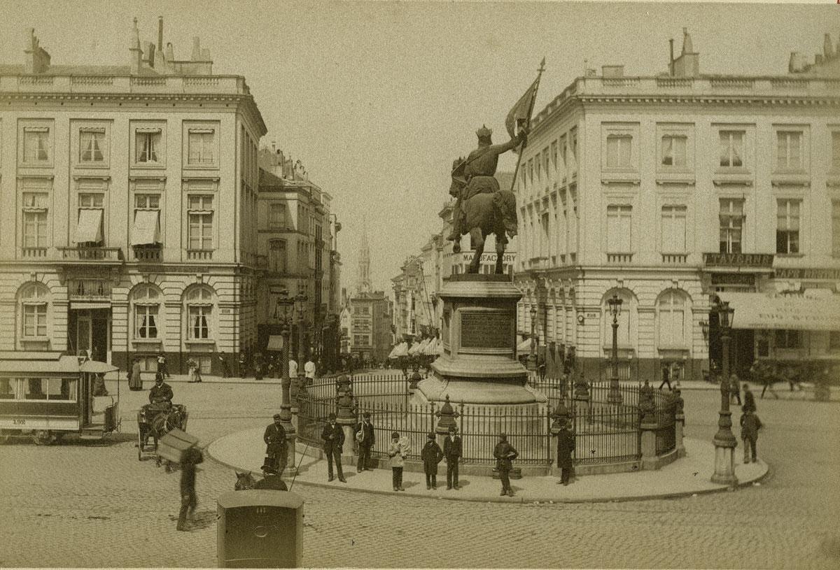 La statue de Godefroid de Bouillon, vers 1900.