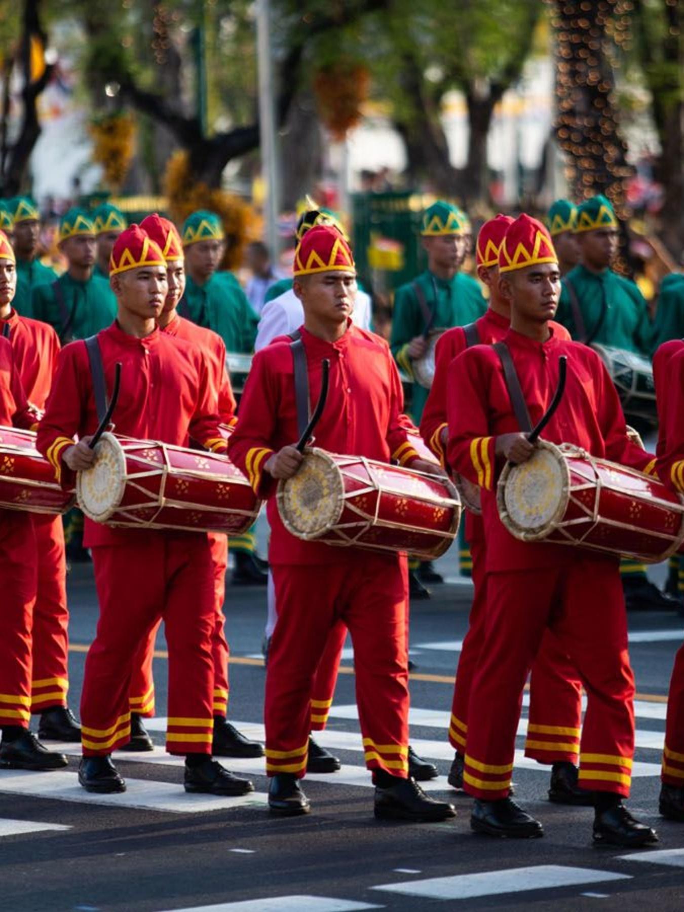 Grande parade et canicule pour le couronnement du roi de Thaïlande (en images)
