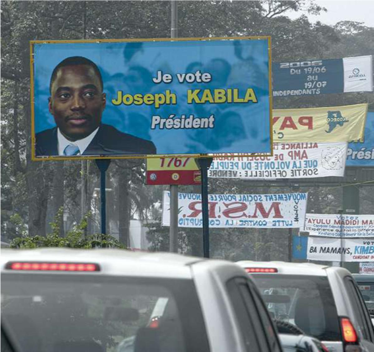 Une affiche électorale dans les rues de Kinshasa en 2006 pour soutenir la candidature présidentielle de Joseph Kabila.
