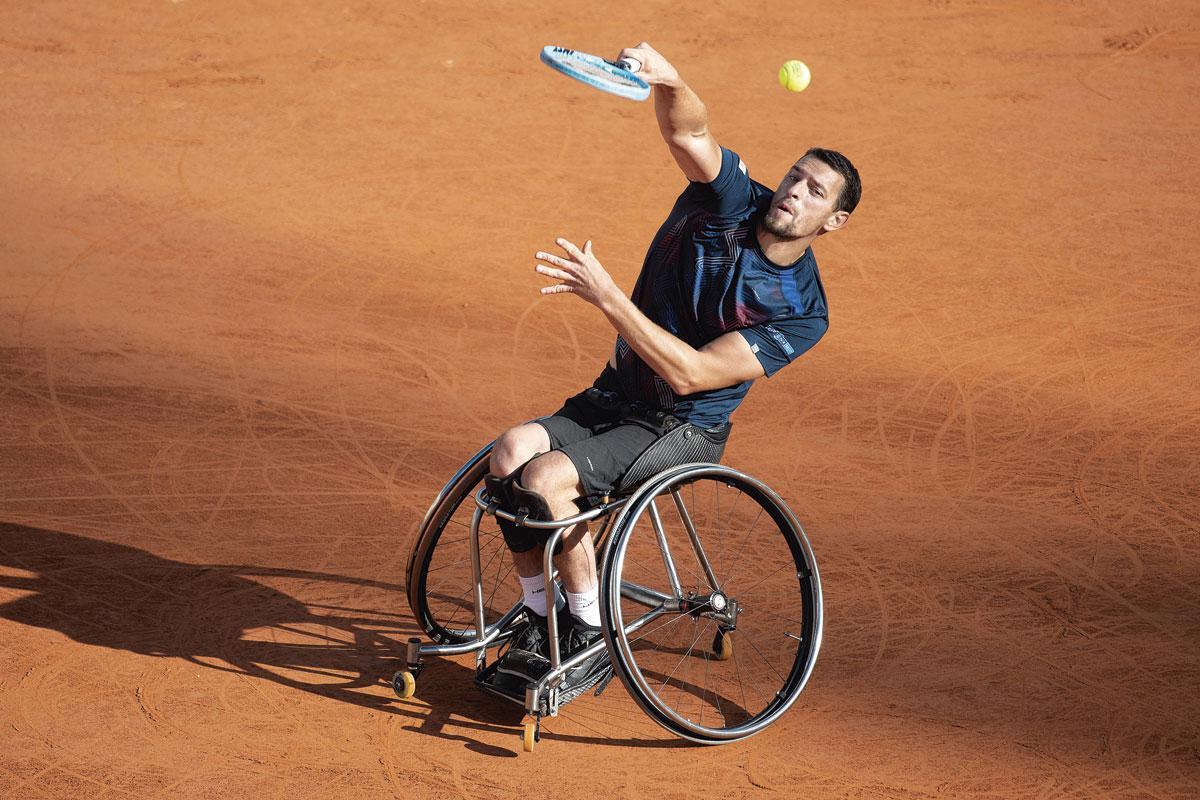 Joachim Gérard en action face au Britannique Alfie Hewett lors de la finale à Roland-Garros, le 10 octobre 2020.