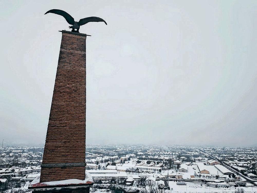Le turul, oiseau symbole de l'identité hongroise, domine les terres de l'ancien Empire.