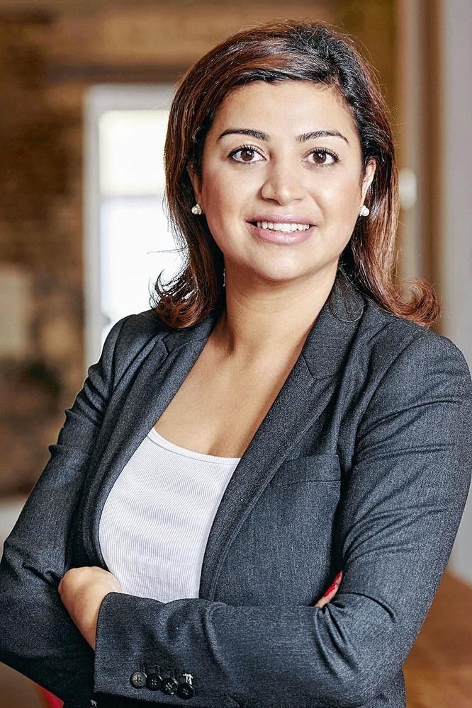 Loubna Azghoud, en charge de la stratégie Entrepreneuriat féminin - Women in tech à l'Agence Bruxelloise pour l'accompagnement de l'entreprise.