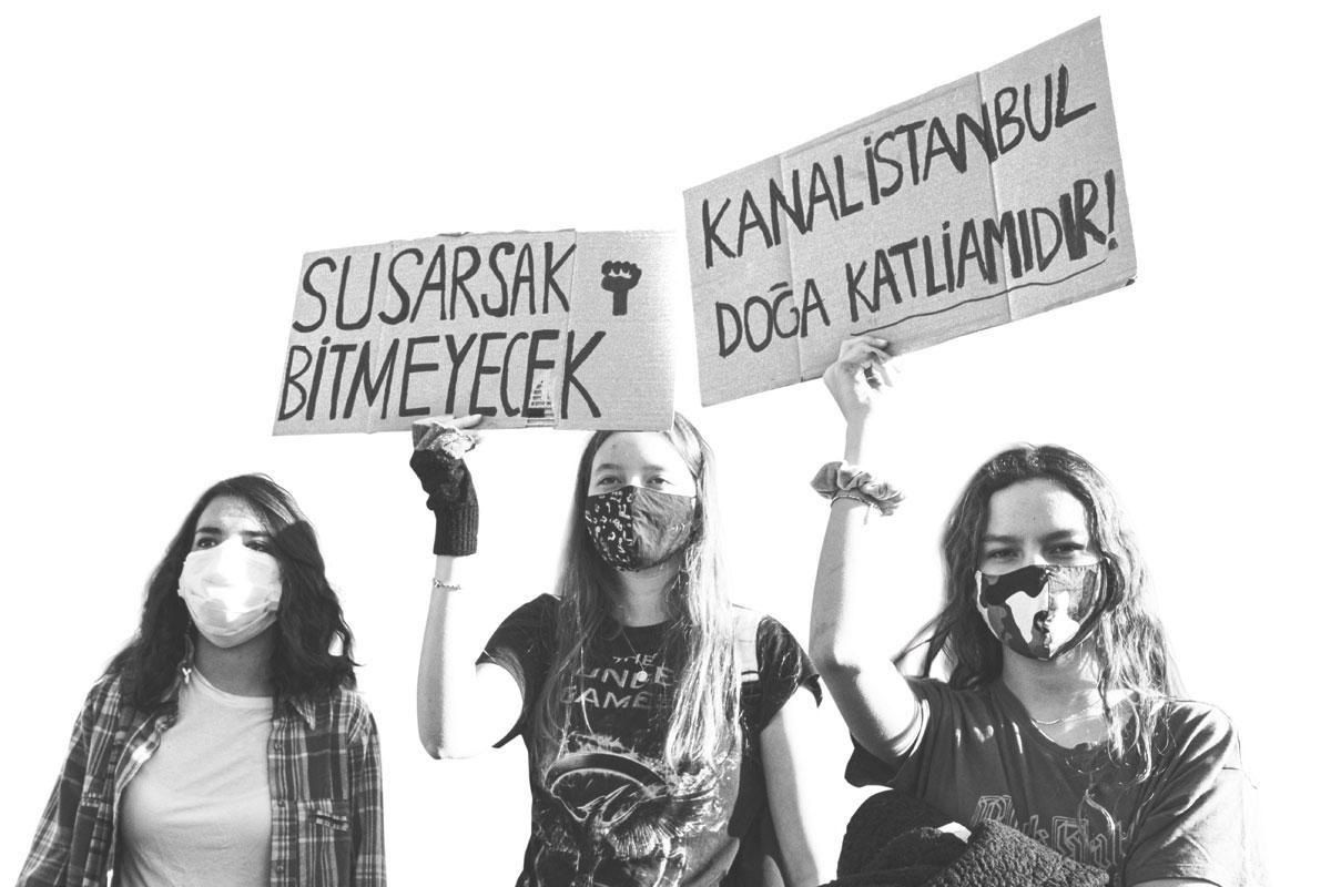 Manifestation le 27 mars à Istanbul contre le retrait de la Turquie de la Convention sur la lutte contre les violences faites aux femmes.