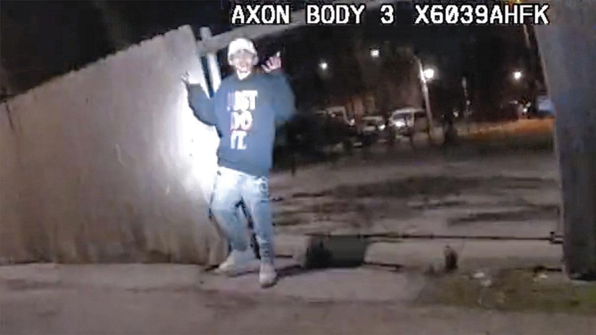 La vidéo de la mort de Adam Toledo, 13 ans, le 29 mars à Chicago, a ravivé la colère des victimes de violences policières aux Etats-Unis.