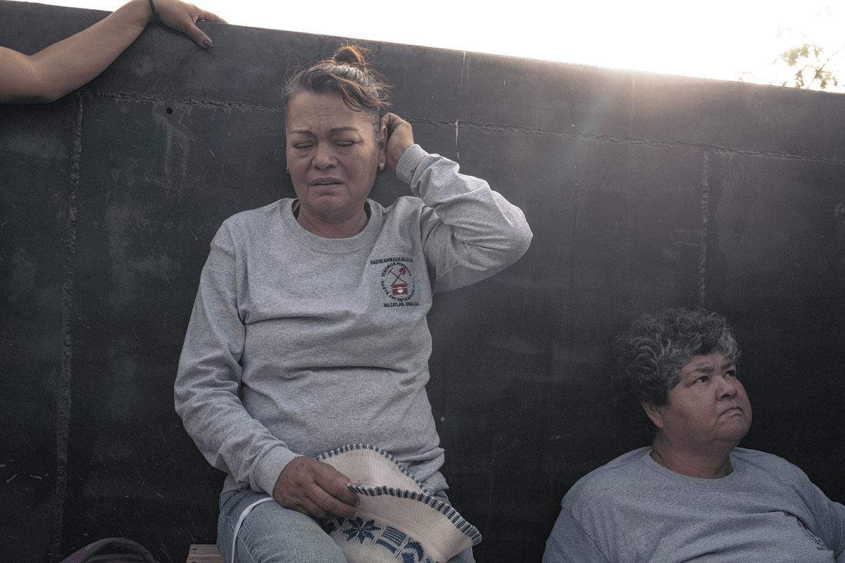 Chaque semaine, des mères, comme Isidra Lopez, partent à la recherche de fosses communes et financent seules les fouilles: aucune aide du gouvernement ou d'ONG.