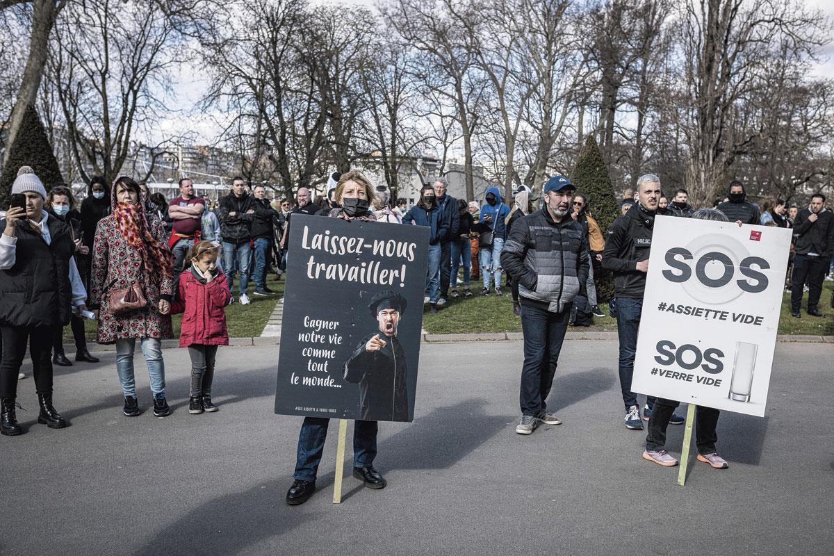 Fin mars dernier, plusieurs centaines de personnes marchaient à Liège contre les mesures sanitaires. Parmi elles, beaucoup de représentants de l'Horeca.