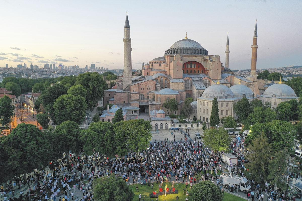La basilique-musée de Sainte-Sophie a été rendue au culte musulman. Le président Erdogan éreinte la laïcité turque.