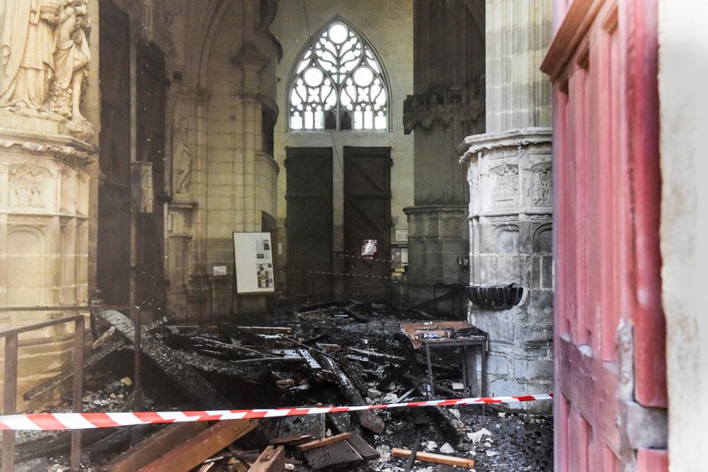 La cathédrale gothique de Nantes endommagée par un incendie
