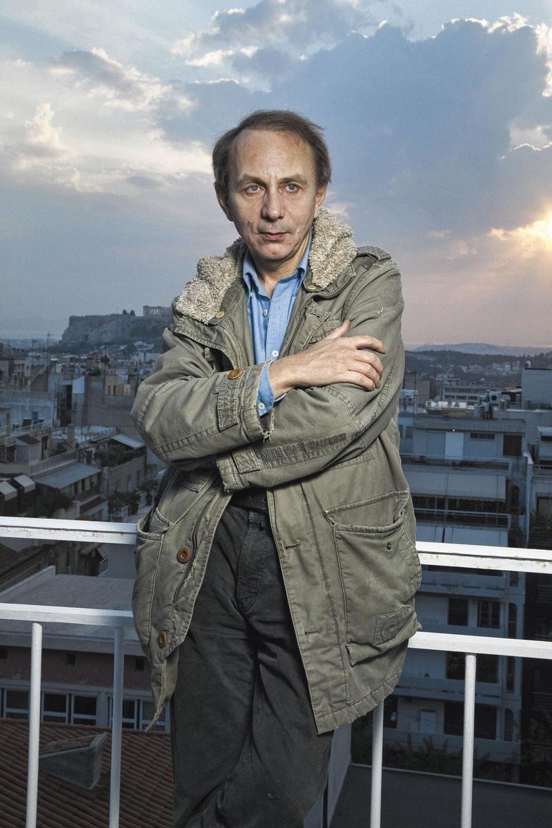 La froideur apparente de l'écrivain Michel Houellebecq séduit le gouverneur de la BNB.