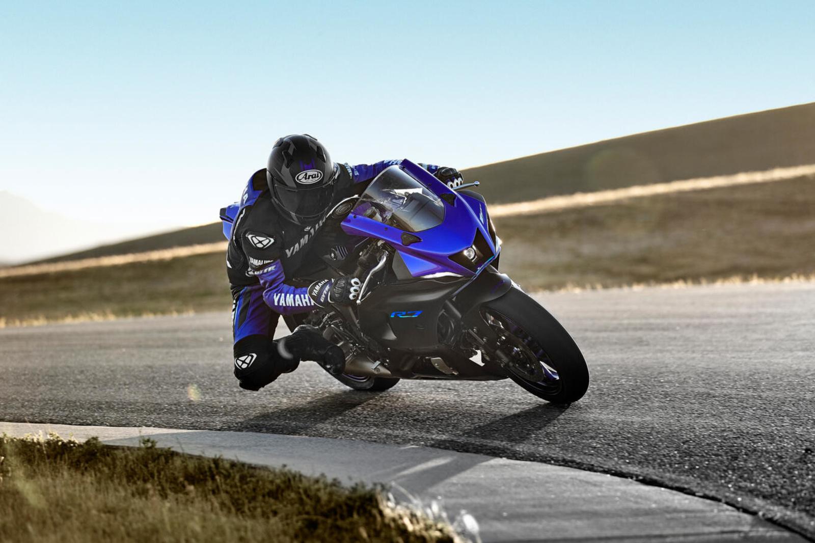 La Yamaha offre la possibilité de se plonger dans le monde des motos sportives à moindre frais.