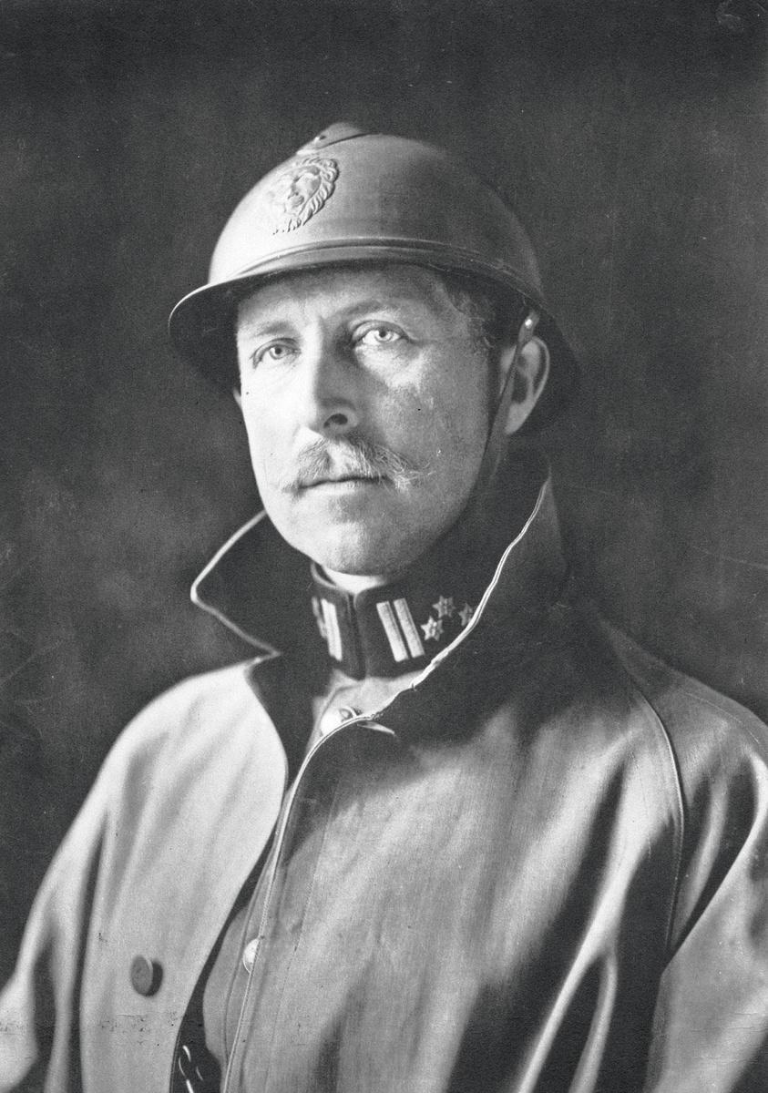 En 1914, Albert Ier est le seul parmi les souverains impliqués dans le conflit à exercer effectivement le rôle de commandant en chef.