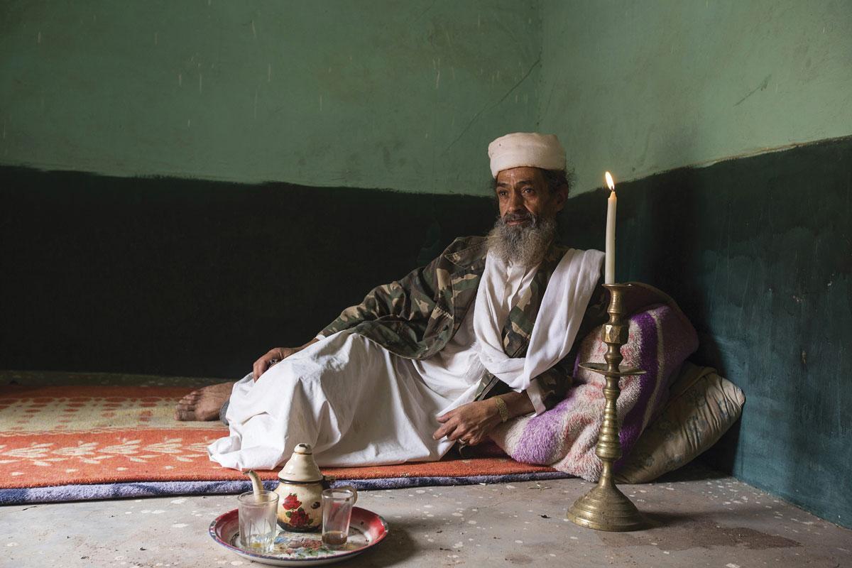 Surnommé Oussama ben Laden en raison de sa ressemblance avec l'ex-chef d'Al-Qaeda, Abdelaziz Bouyadnaine, 62 ans, est l'un des plus anciens figurants de Ouarzazate. Il a participé à une centaine de films et a entre autres travaillé aux côtés d'Omar Sharif et de Jean-Claude Van Damme.