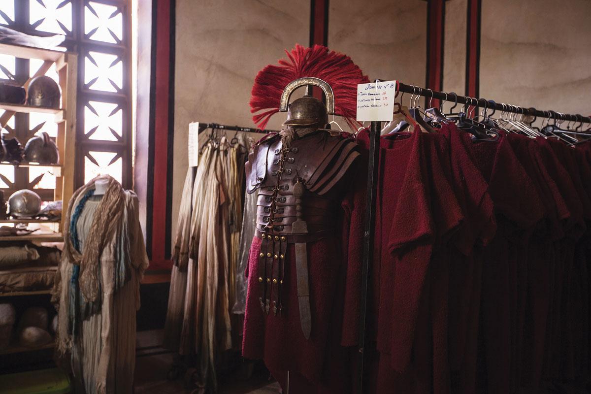 A une dizaine de kilomètres de Ouarzazate, K Studios gère à la fois la construction des décors et la confection des costumes.