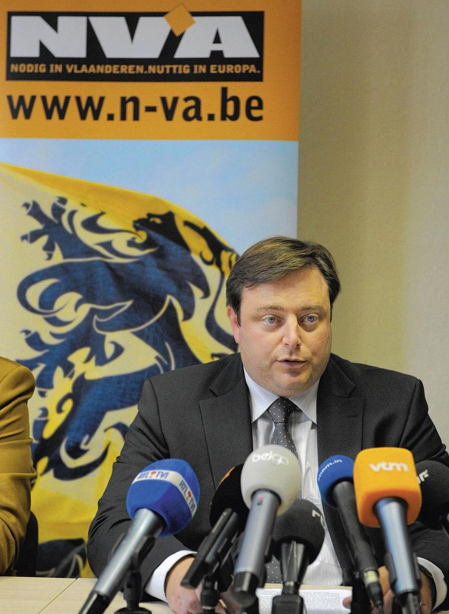 Septembre 2008 : Bart De Wever confirme, défait, la mort du cartel CD&V-N-VA.