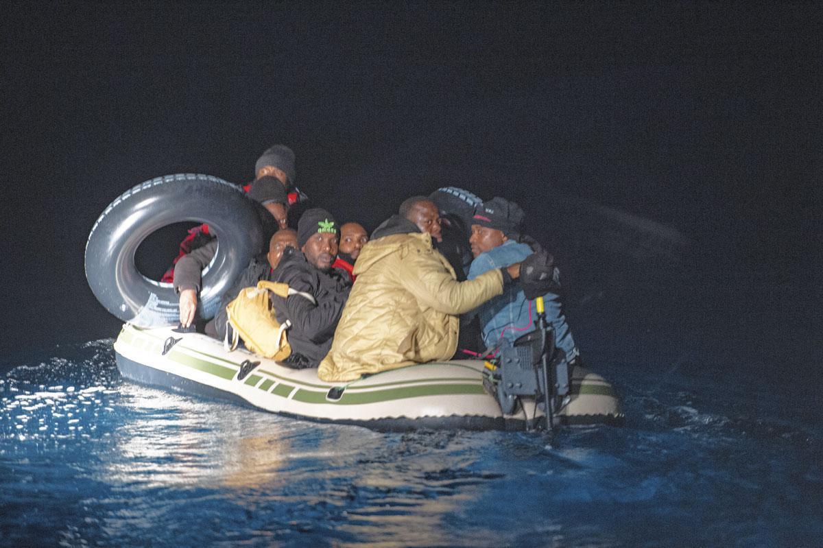 Plus de mille migrants ont été repoussés vers les eaux internationales par les garde-côtes grecs depuis mars dernier, selon une enquête du New York Times.
