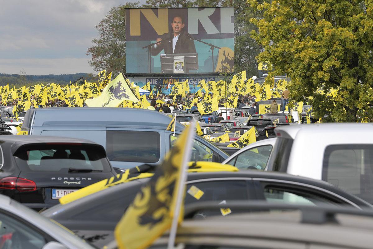 L'opposition nationaliste flamande sera radicale. Ici, la manifestation automobile du Vlaams Belang, dimanche 27 septembre.
