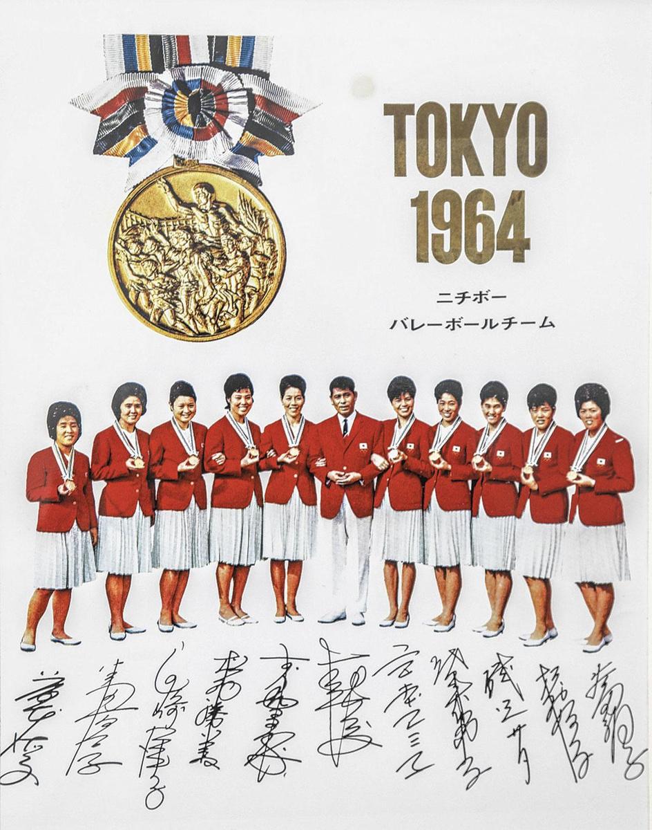 En 1964, l'équipe nationale féminine de volley japonaise avait triomphé à Tokyo. Cinquante-sept ans plus tard, la ville accueille la XXXIIe Olympiade, dont la vasque a été enflammée, le 23 juillet, par la tenniswoman japonaise Naomi Osaka.