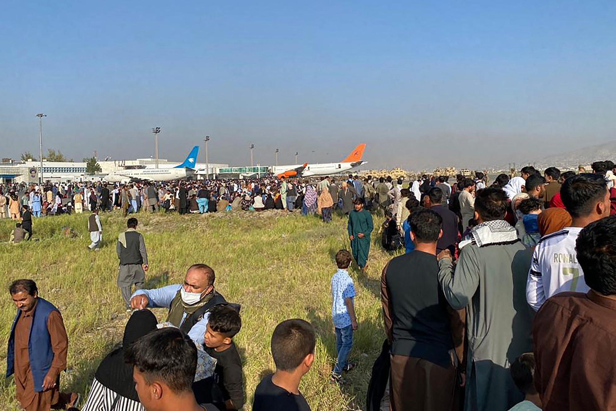Panique à l'aéroport de Kaboul.