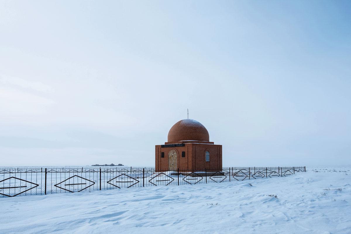 La toute petite mosquée de Zalanash est récente et, en hiver, très difficile d'accès. La religion est peu pratiquée dans la région.