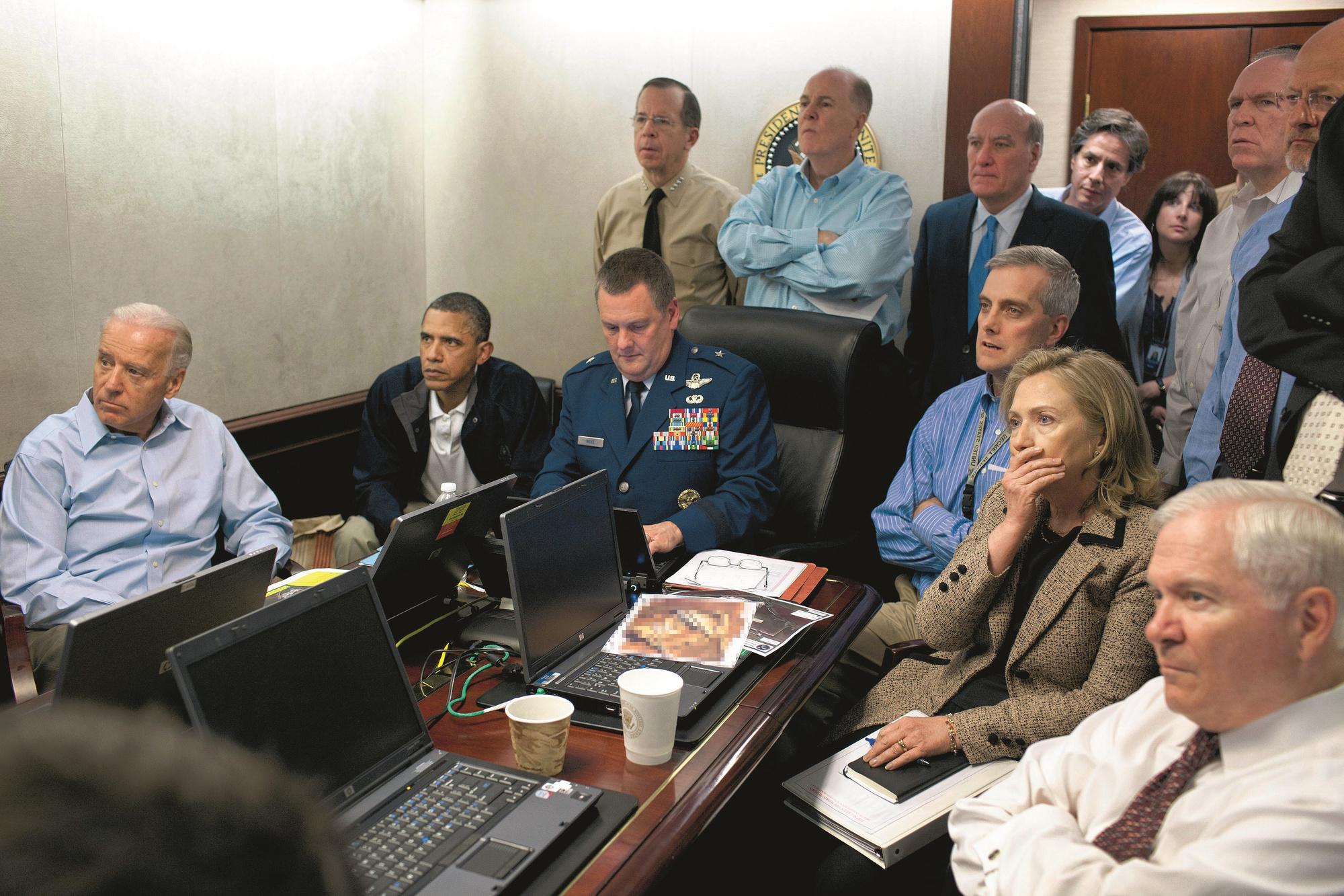Le 2 mai 2011, un commando des Navy Seals tue le chef d'Al-Qaeda Oussama Ben Laden dans une maison au Pakistan : le seul moment peutêtre où le président Obama n'a pas été critiqué par les républicains.