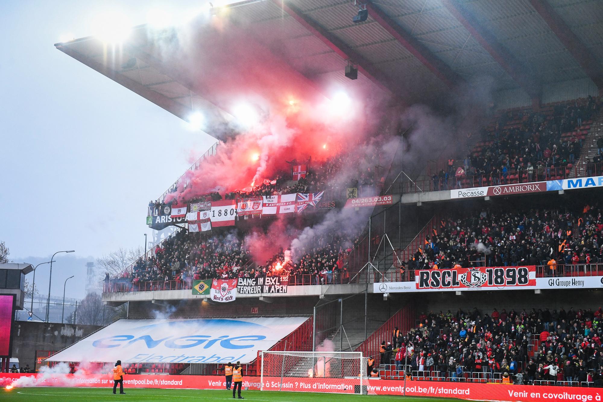 L'ambiance dans les stades pourra bientôt redevenir comme avant le covid. (Supporters anversois à Liège, 2017)