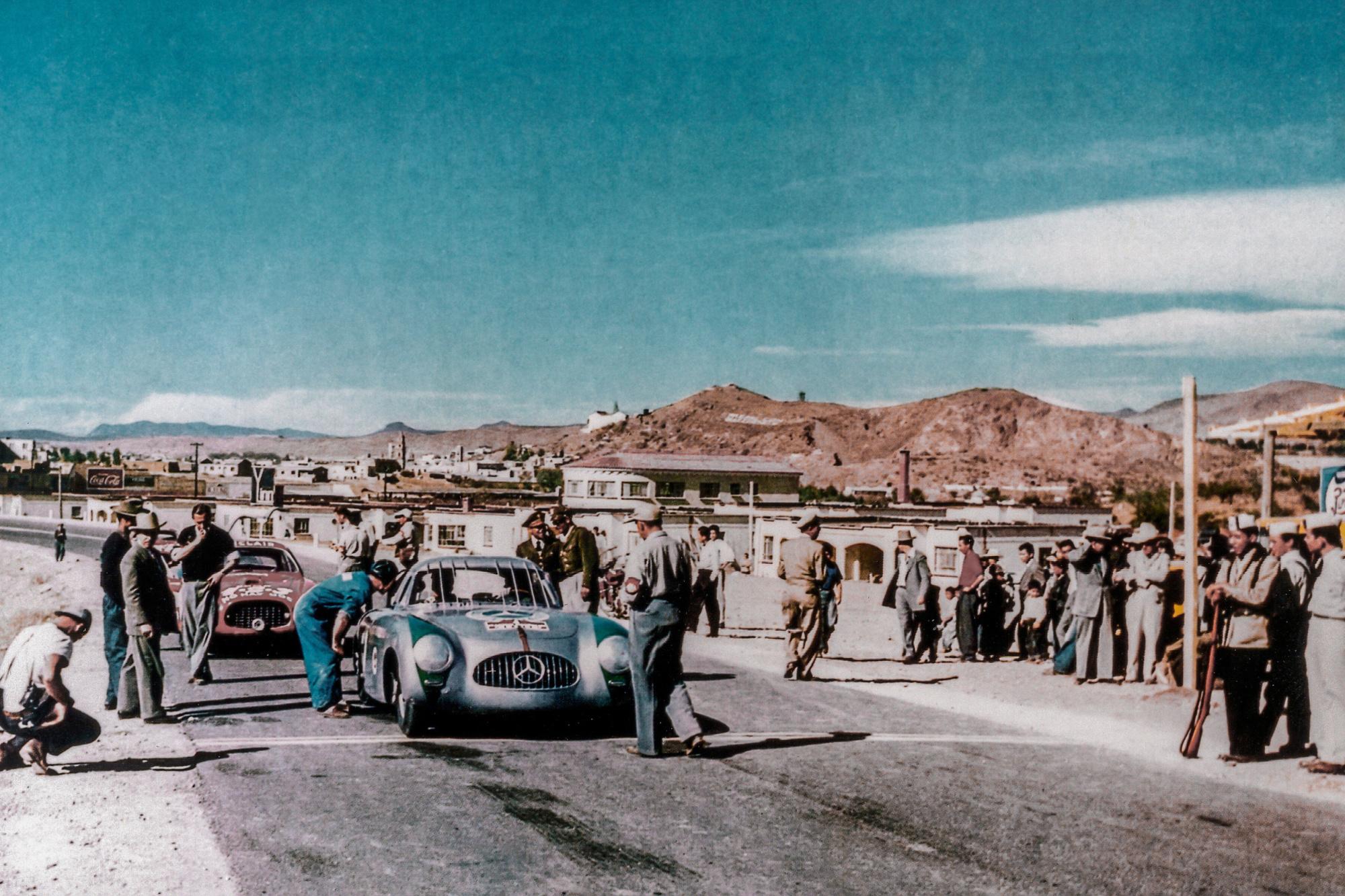 La SL a d'abord été une voiture de course qui s'imposera sans attendre.