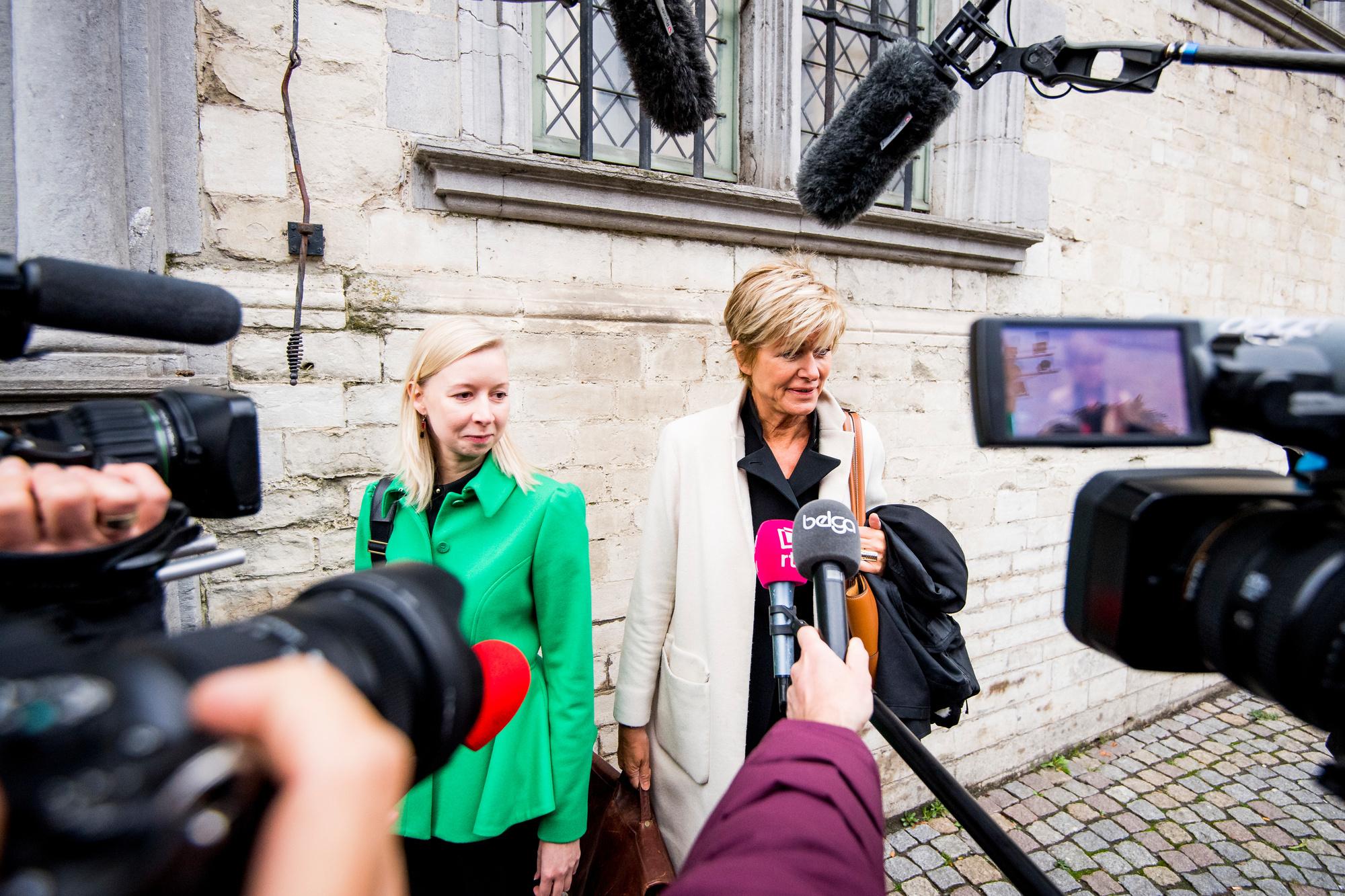 Les avocates des parties civiles An-Sofie Raes et Christine Mussche à l'entame du procès.