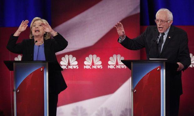 Hillary Clinton en Bernie Sanders, in een vorig debat