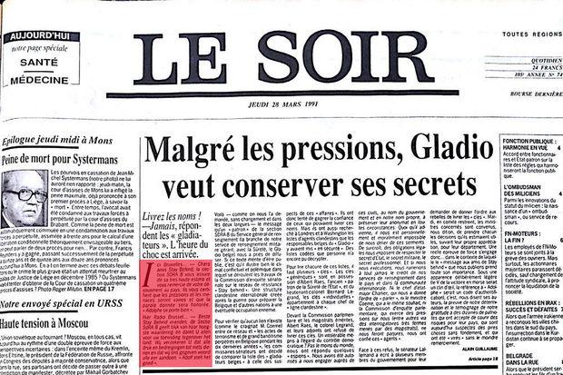 De voorpagina van Le Soir van 28 maart 1991, met daarop de nauwelijks verholen verwijzing naar François 'Adolphe' Goossens, de moordenaar van Julien Lahaut.