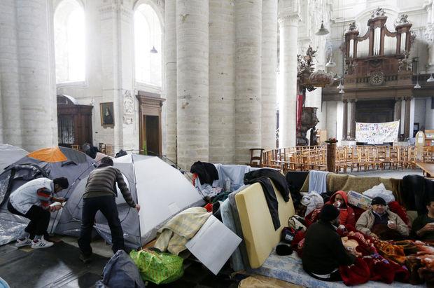 Asielzoekers in een Brusselse kerk.