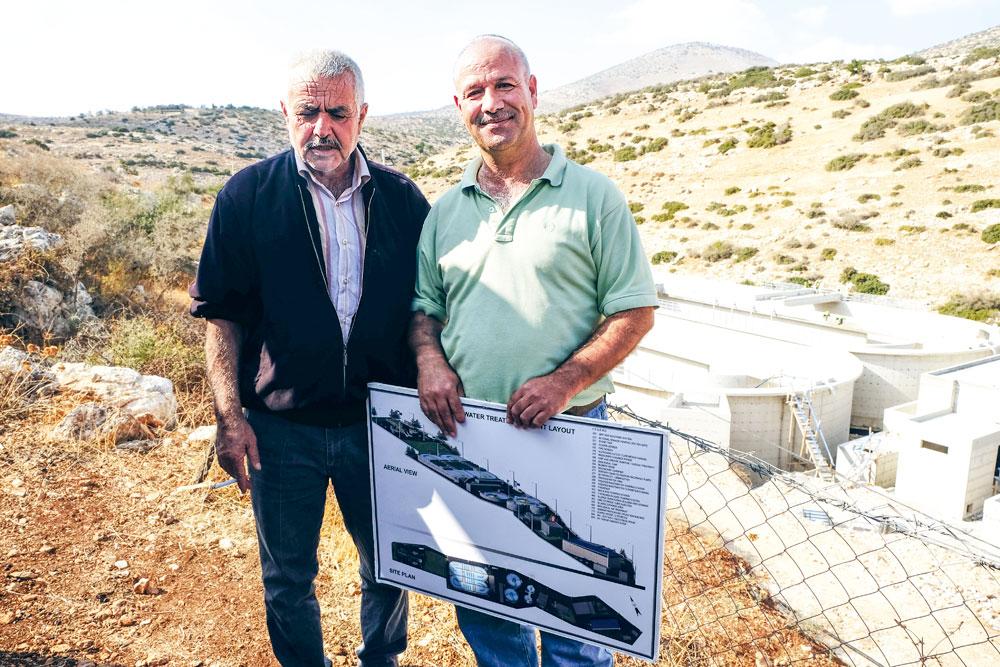 Ingenieur Nael Ali Ahmad. Trots op het nieuwe waterzuiveringsstation, verbolgen over Israëlische pesterijen.