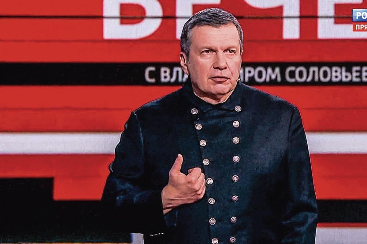 Vladimir Solovjov De hoofdpropagandist van het Kremlin doceert in zijn tv-shows zijn samenzweerderige kijk op de wereld.