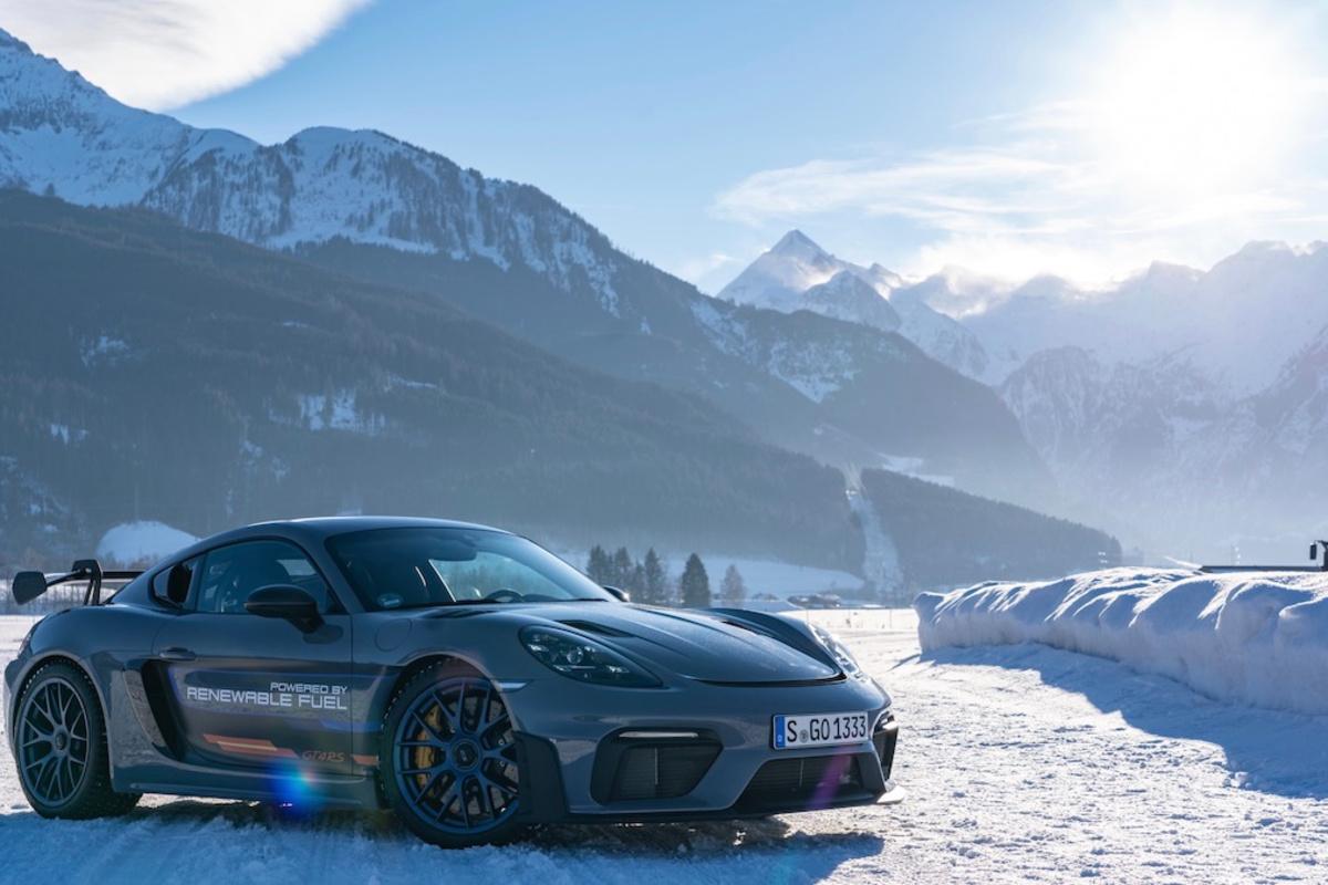 De Porsche Cayman GT4 RS eFuel.