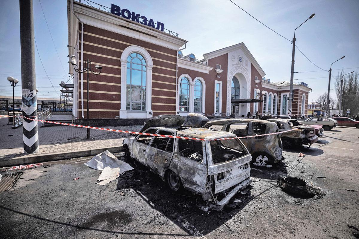 Le bombardement, le 8 avril, de la gare de Kramatorsk, attribué à l'armée russe, a causé la mort de 57 personnes qui avaient répondu à l'appel au départ des autorités.