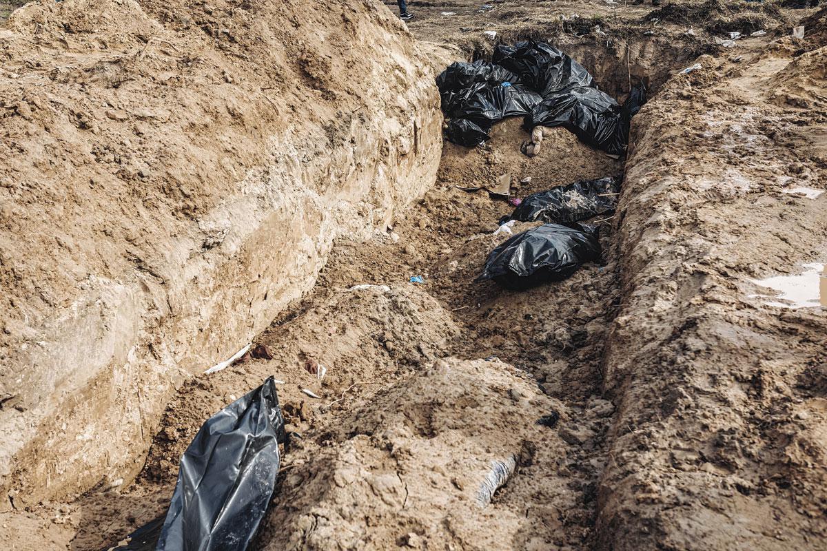 Des fosses communes ont aussi été mises au jour à Boutcha. Au total, quelque quatre cents cadavres auraient été recensés sur l'ensemble de la localité.