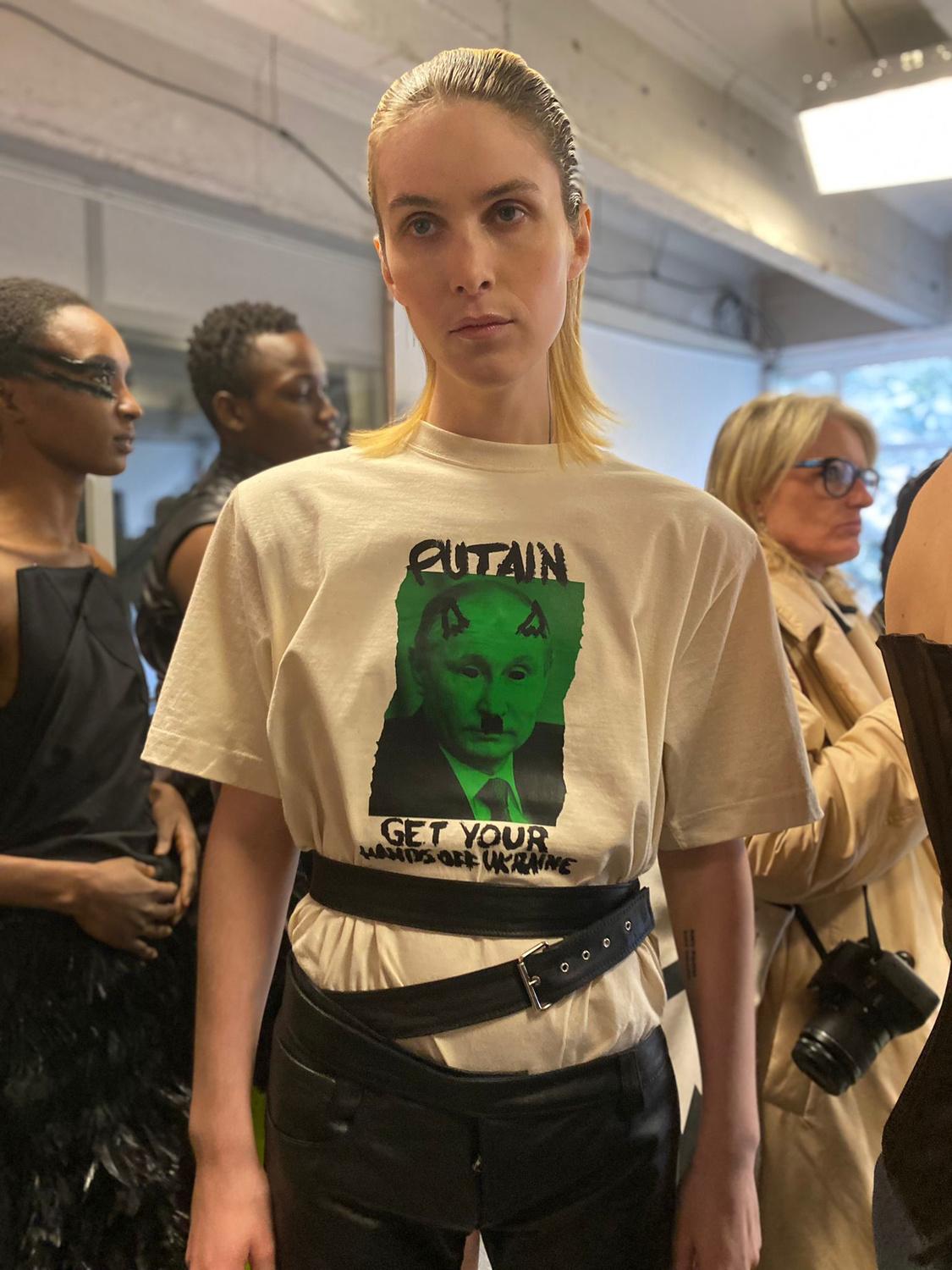 Het bewuste Poetin-shirt van Ninamounia