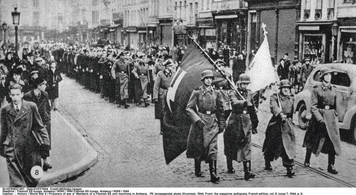 De Vlaamse SS marcheert in 1944 door de straten van Antwerpen.