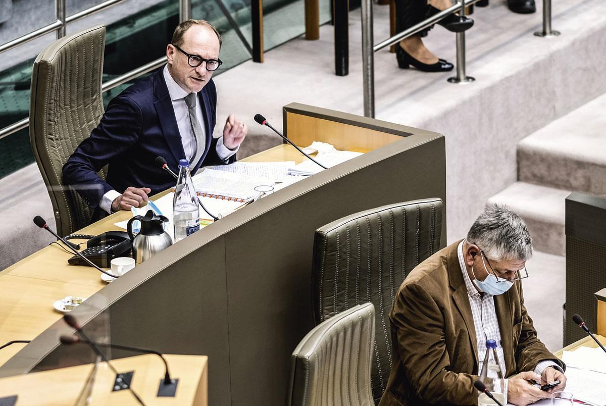 Er is niets in de doofpot gestopt, hield Ben Weyts - in 2017 minister van Mobiliteit - vol in de hoorzitting in het Vlaams Parlement.
