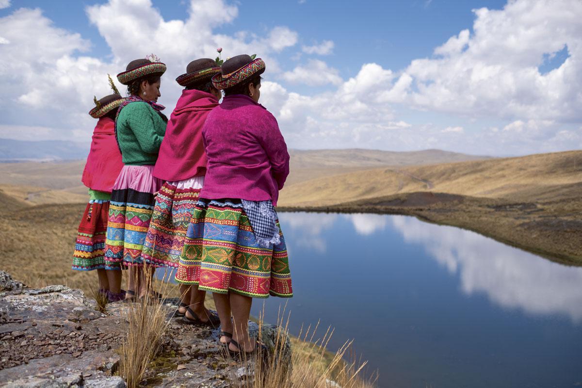 De zussen Machaca (foto), landbouw- ingenieurs, legden het eerste water-reservoir in hun gemeenschap aan. 'Men geloofde niet dat het zou werken'.