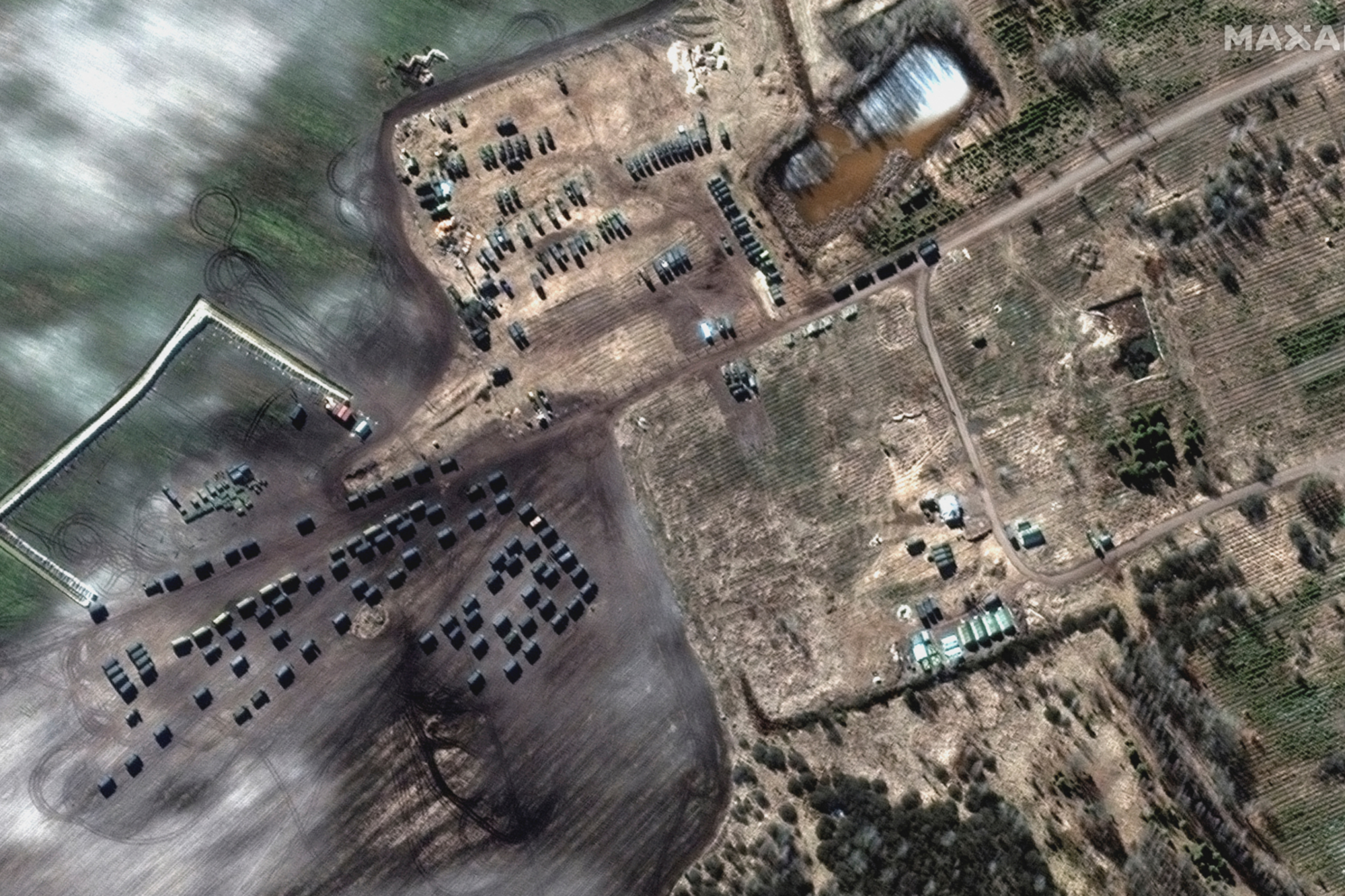 Satellietbeelden van Maxar, Russische troepen aan de Witrussische grens te Khilchikha
